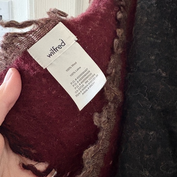 Aritzia Wilfred Oversized Blanket Scarf - Picture 2 of 4